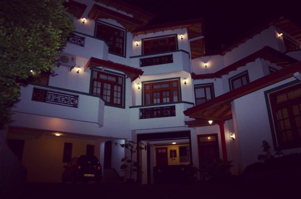 Hotel Mandakini Баттарамулла Экстерьер фото