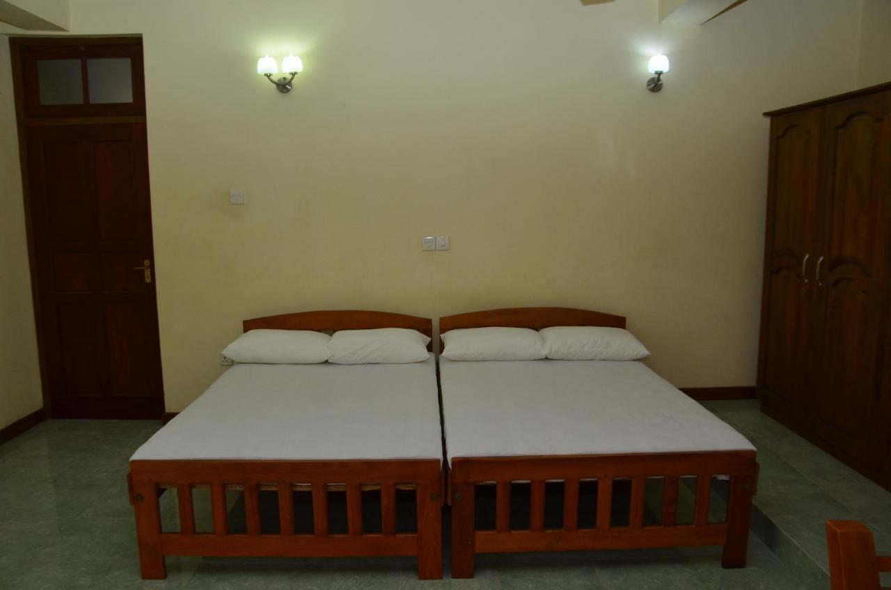 Hotel Mandakini Баттарамулла Экстерьер фото