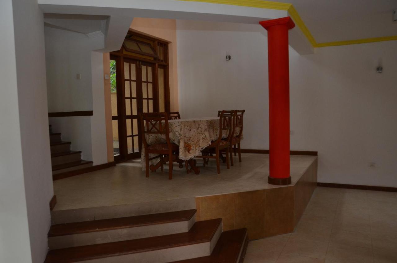 Hotel Mandakini Баттарамулла Экстерьер фото