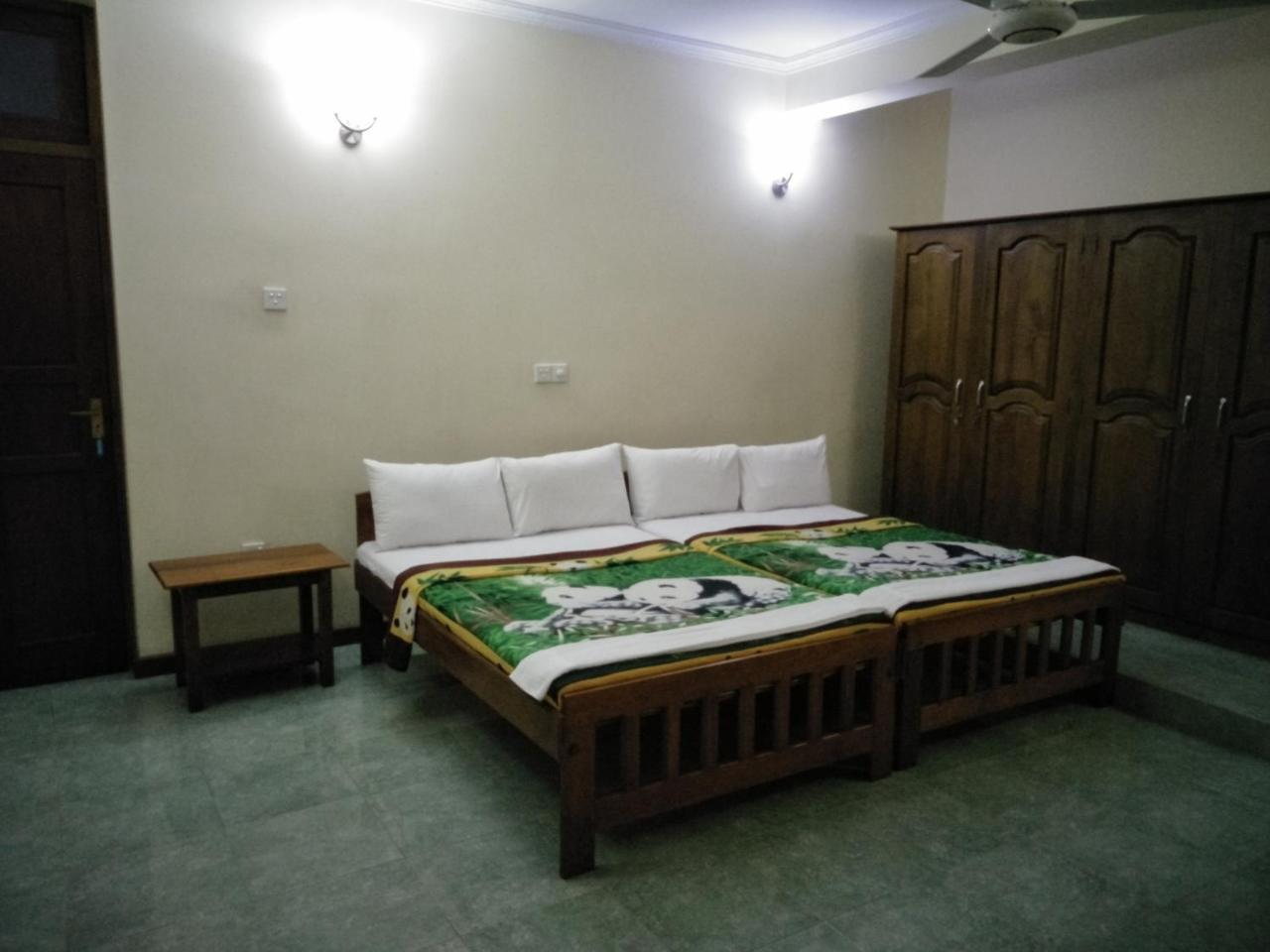 Hotel Mandakini Баттарамулла Экстерьер фото